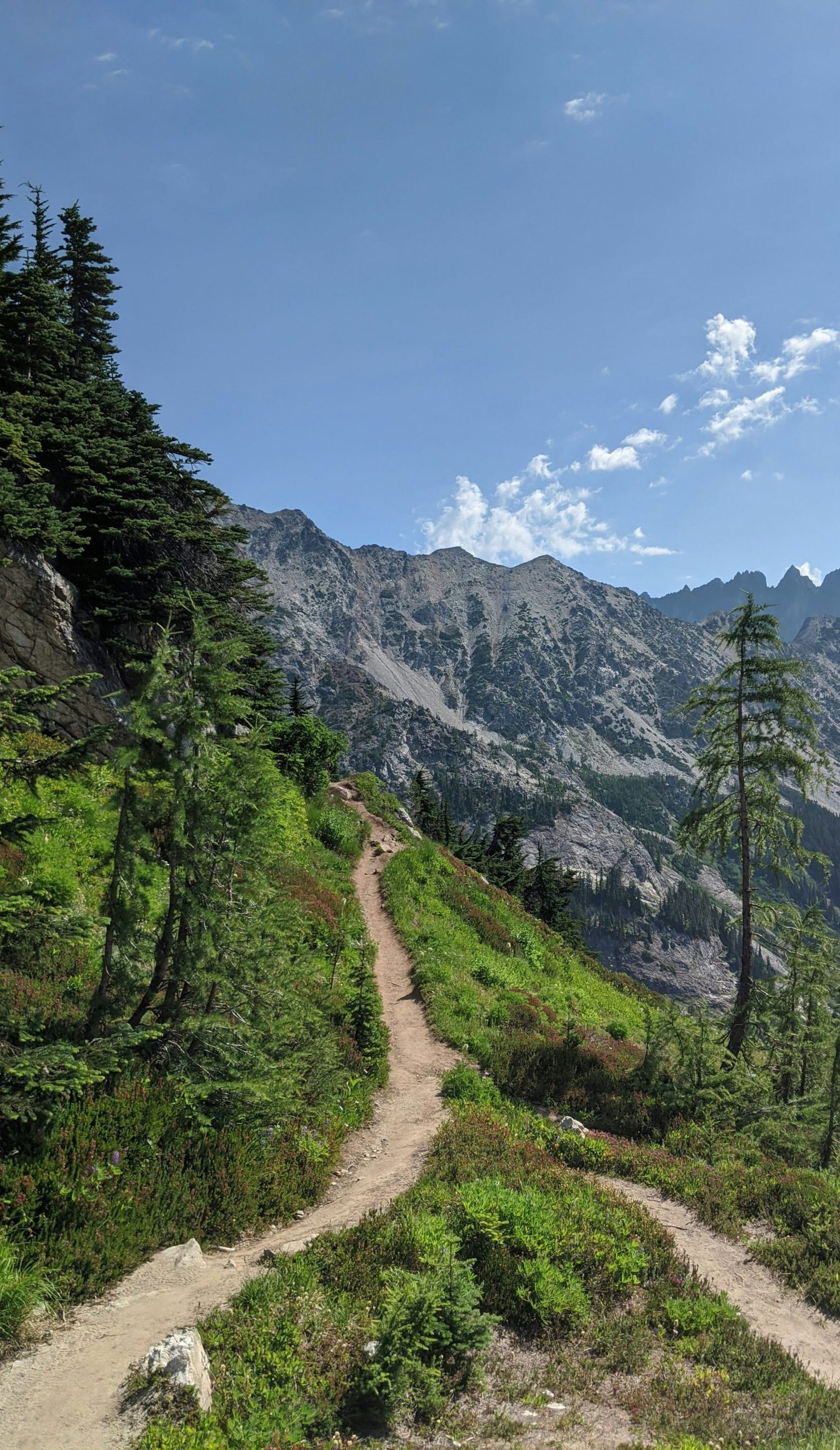 Wanderweg-Tourismus Wanderweg durch die Berge